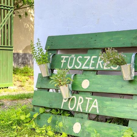 Fuszeres Porta Villa Mihalyfa Luaran gambar