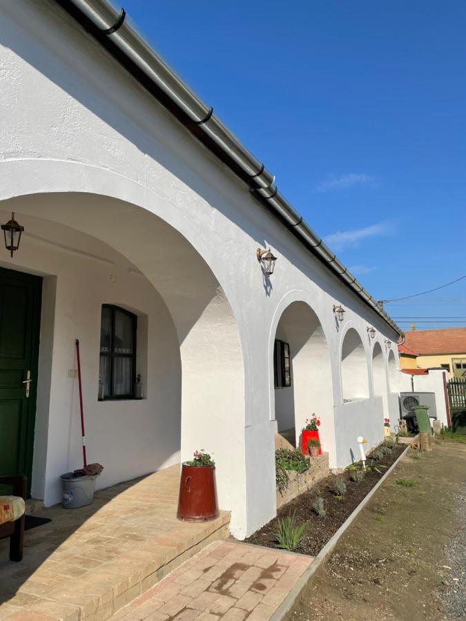 Fuszeres Porta Villa Mihalyfa Luaran gambar