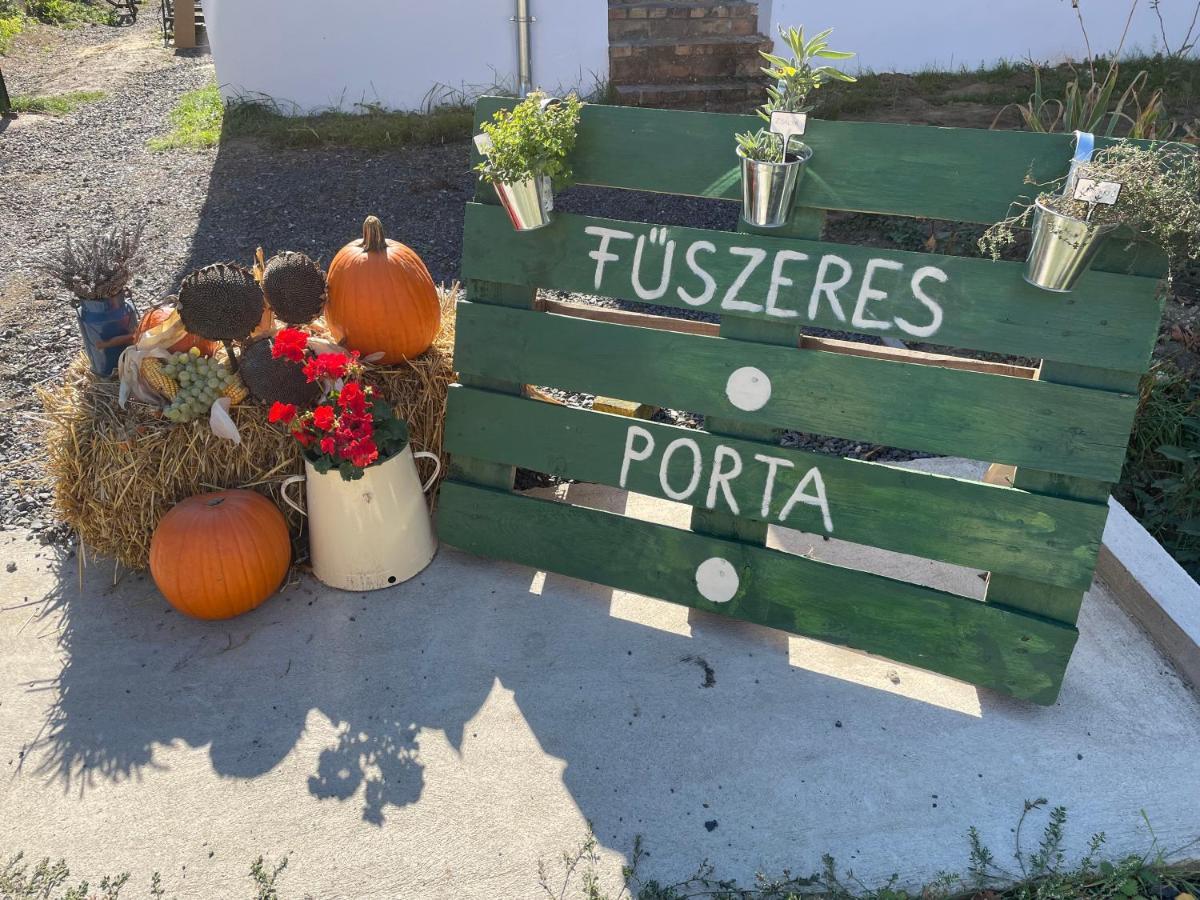 Fuszeres Porta Villa Mihalyfa Luaran gambar