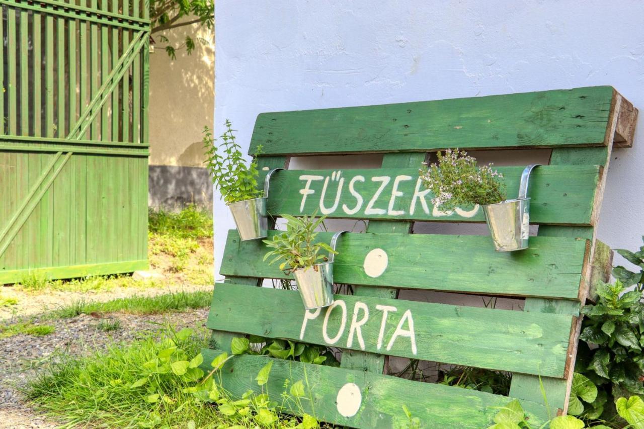 Fuszeres Porta Villa Mihalyfa Luaran gambar