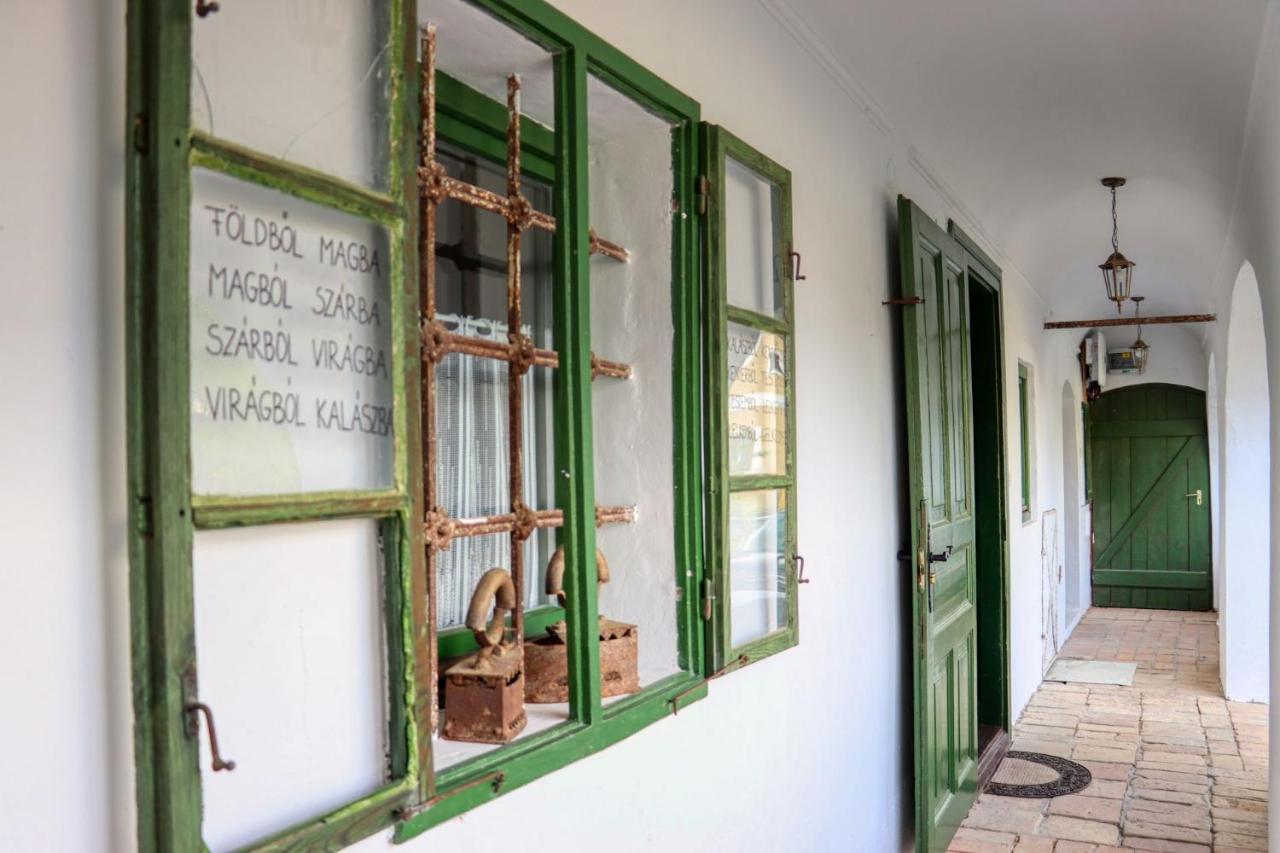 Fuszeres Porta Villa Mihalyfa Luaran gambar