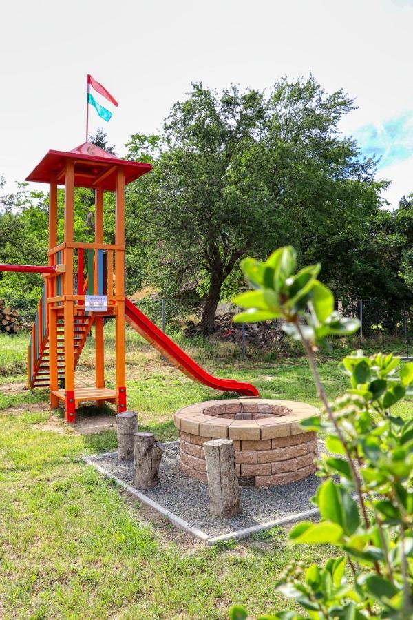 Fuszeres Porta Villa Mihalyfa Luaran gambar