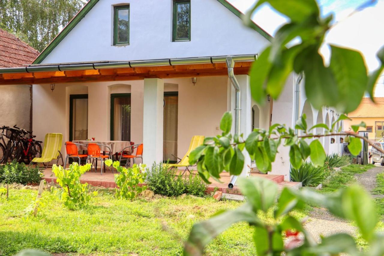Fuszeres Porta Villa Mihalyfa Luaran gambar